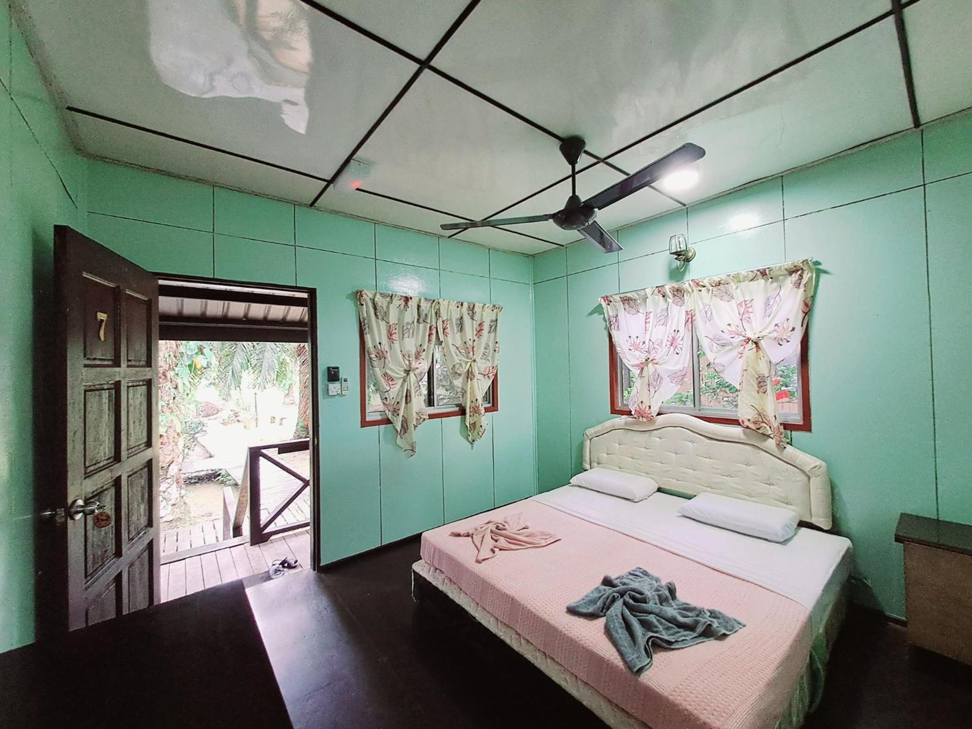 Sukau Backpackers B&B Luaran gambar