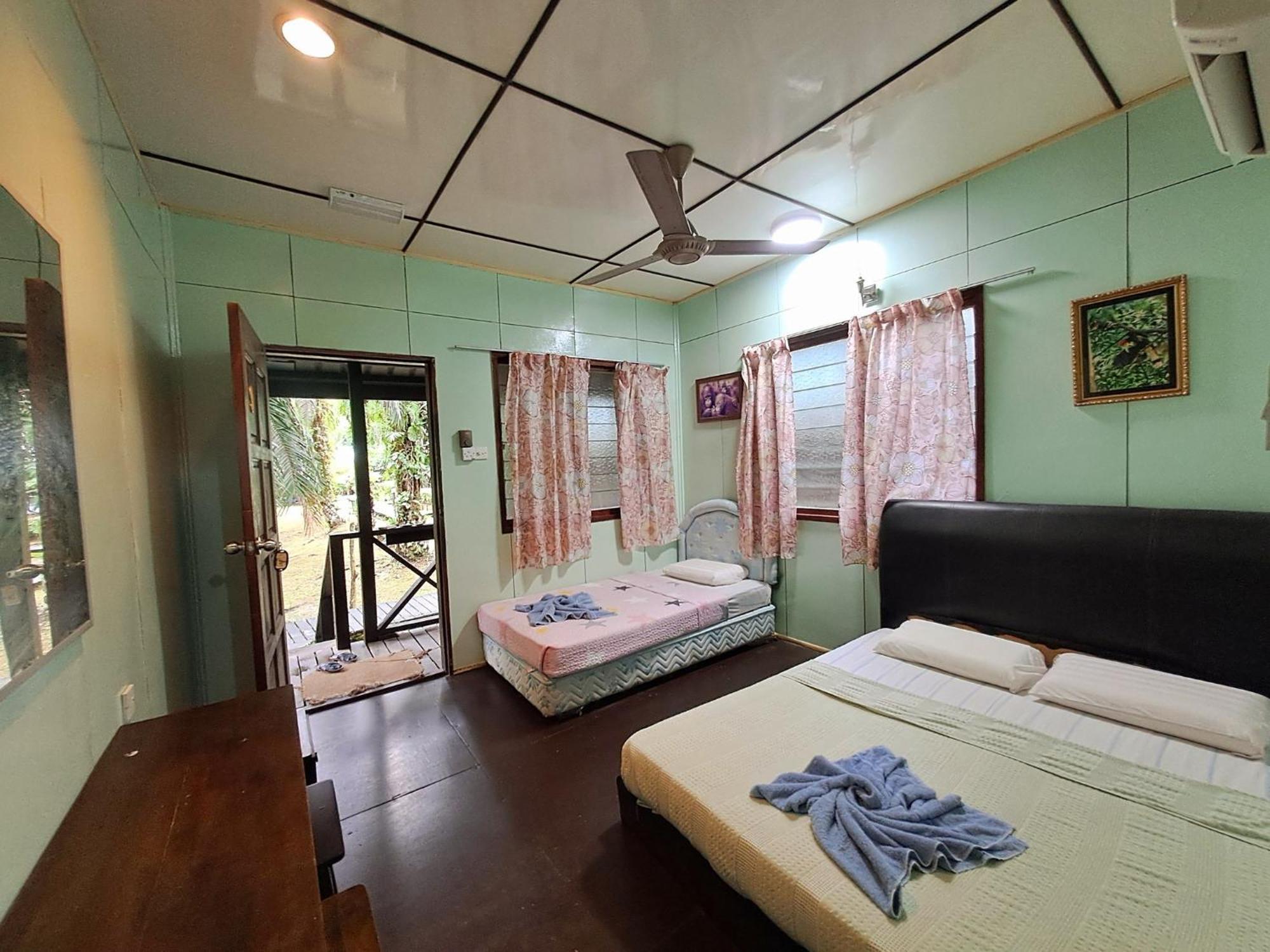 Sukau Backpackers B&B Luaran gambar